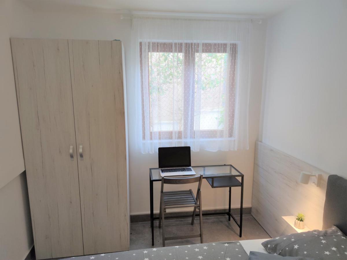 Apartments Rak Віс Екстер'єр фото