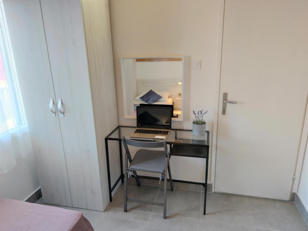 Apartments Rak Віс Екстер'єр фото